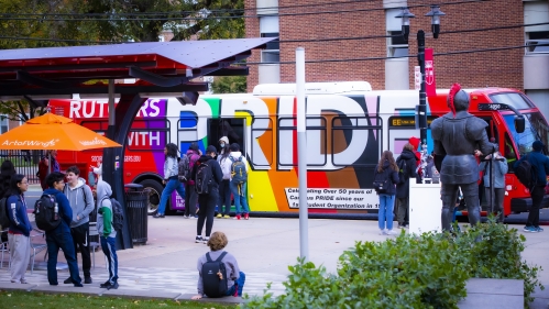 Students entering and exiting bus.