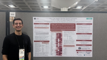 doctoral student presenting at CROI