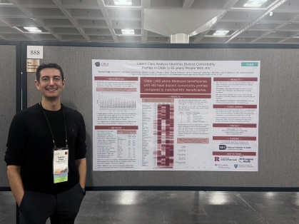 doctoral student presenting at CROI