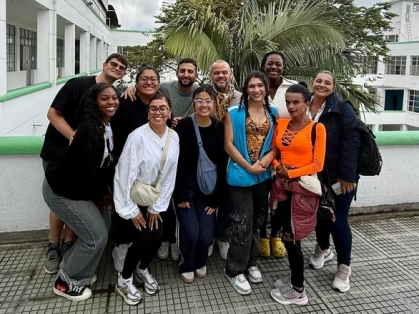 students and instructors posing with colombia residents